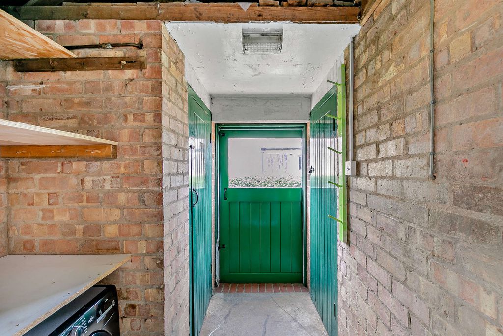 Property photo 3 of 27