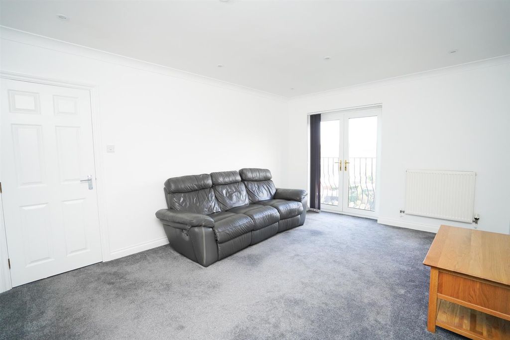 Additional image 4 of 3 bed flat for saleMarlen Court, Bideford EX39