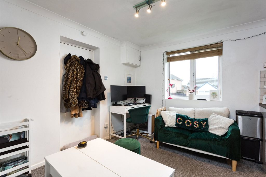 Property photo 3 of 8 Photos