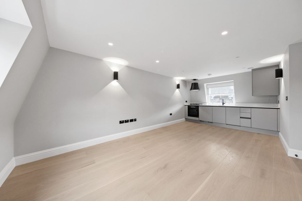 Property photo 2 of 17 969142