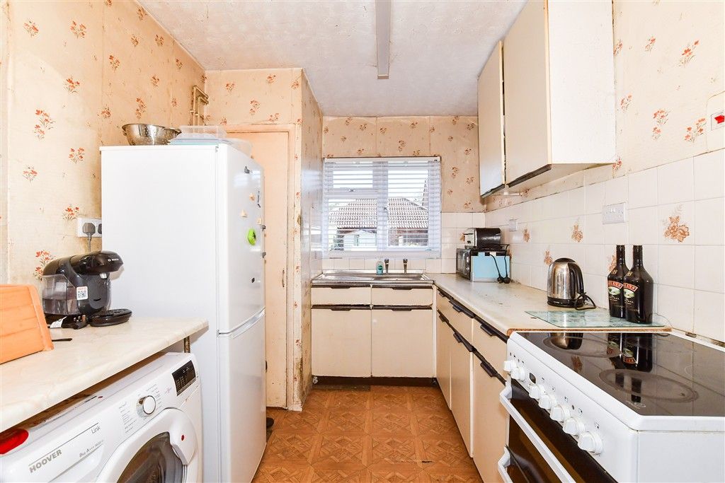 Property photo 3 of 12 Kitchen