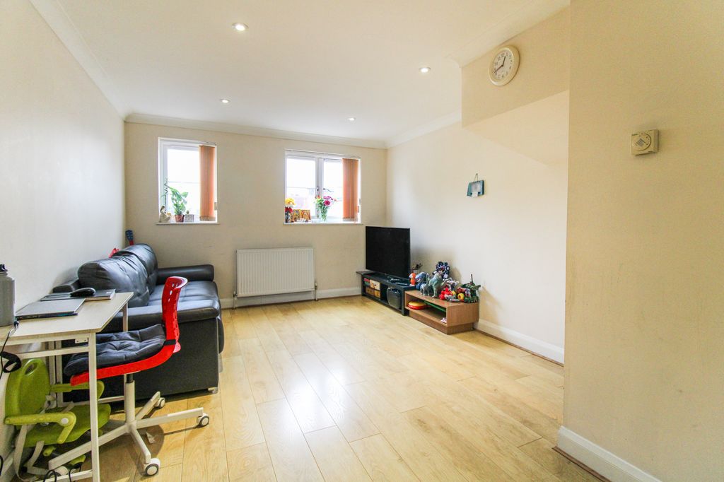 Property photo 2 of 8