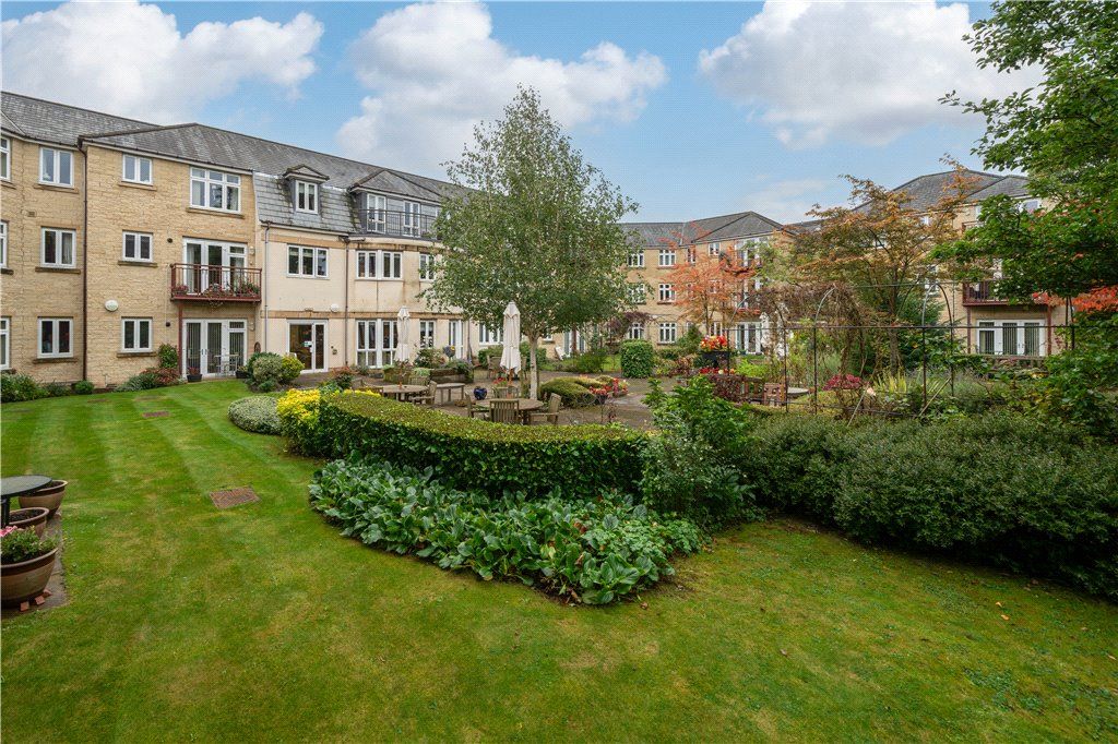 Property photo 1 of 14 Communal Gardens