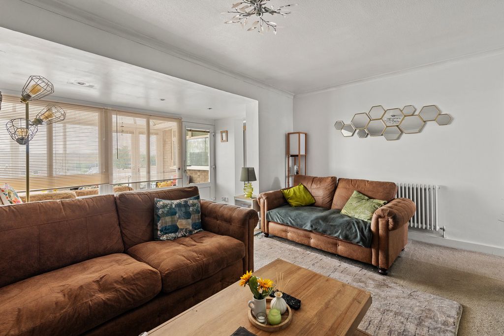 Property photo 2 of 26