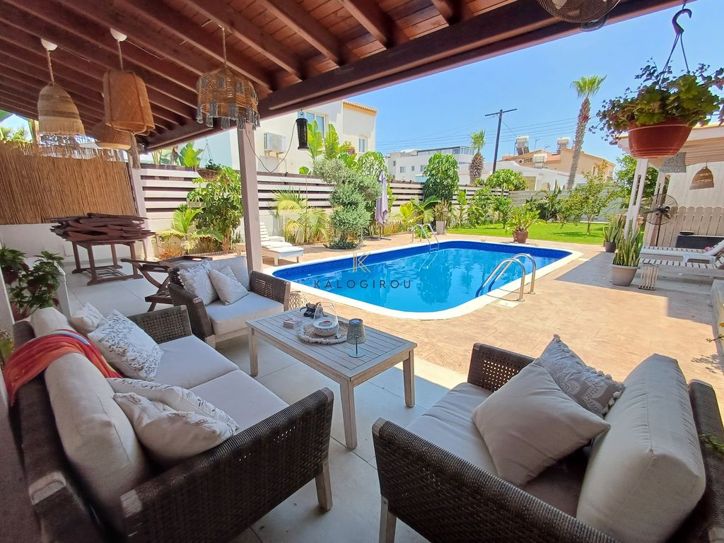 Property photo 2 of 21