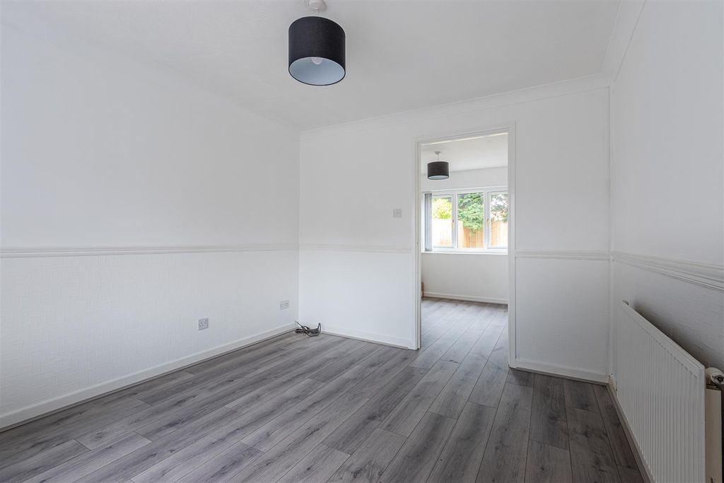 Property photo 3 of 14 Windhover Close 13 (4 Of 13).Jpg