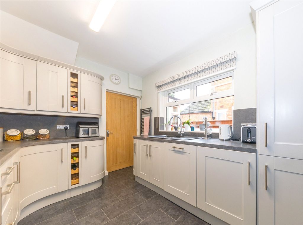 Property photo 3 of 19 Picture No. 10