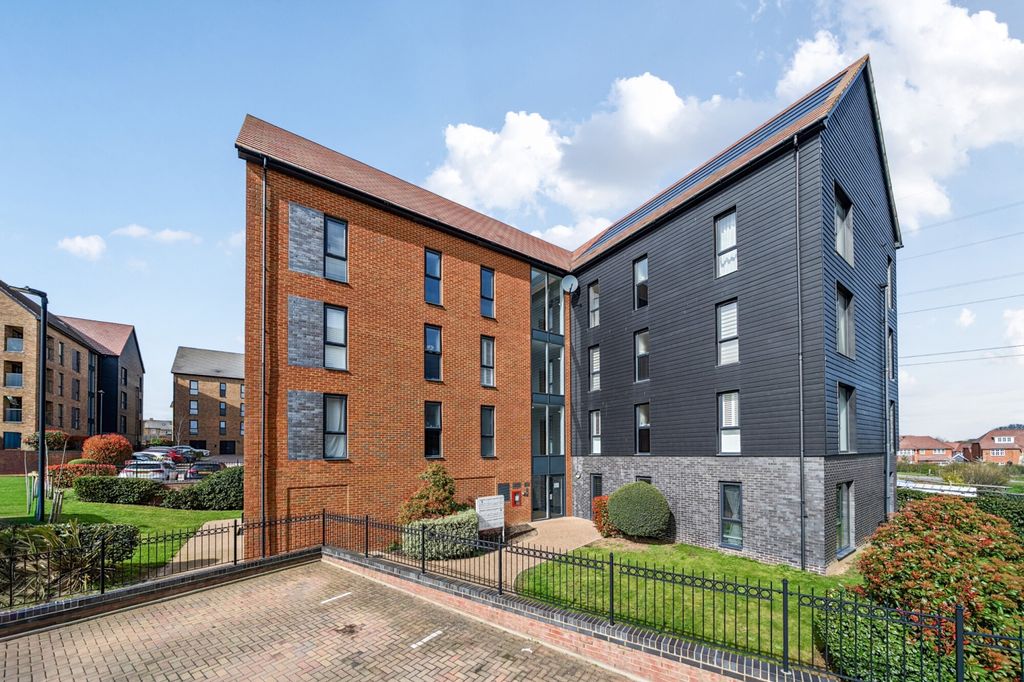 Property photo 1 of 16 -69B9288c4Cf19-l-...