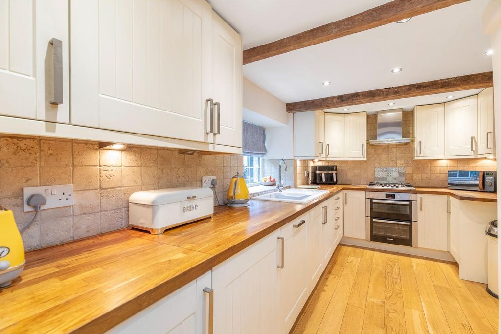 Property photo 3 of 29 2 Crowther Fold_18.Jpg