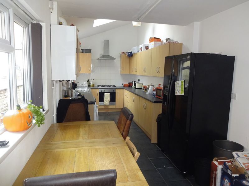 Property photo 1 of 7 Kitchen