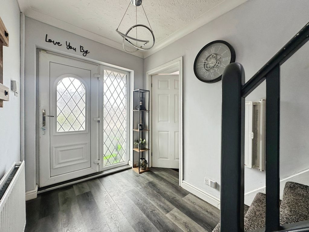 Property photo 3 of 20 Entrance Hall