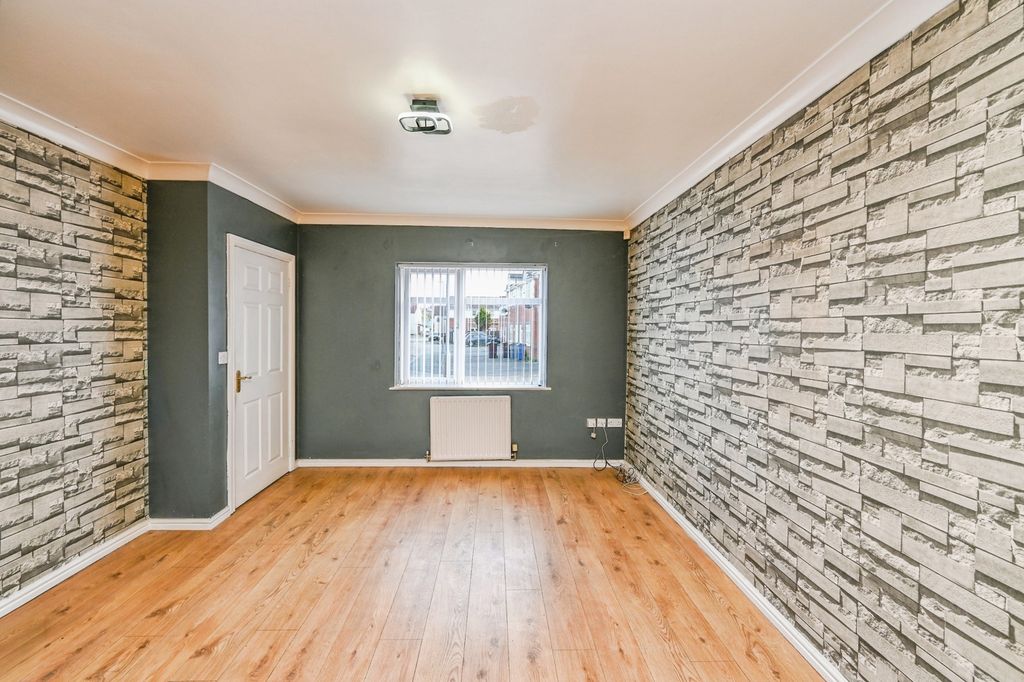 Property photo 3 of 13 Pbox-Img.Jpg