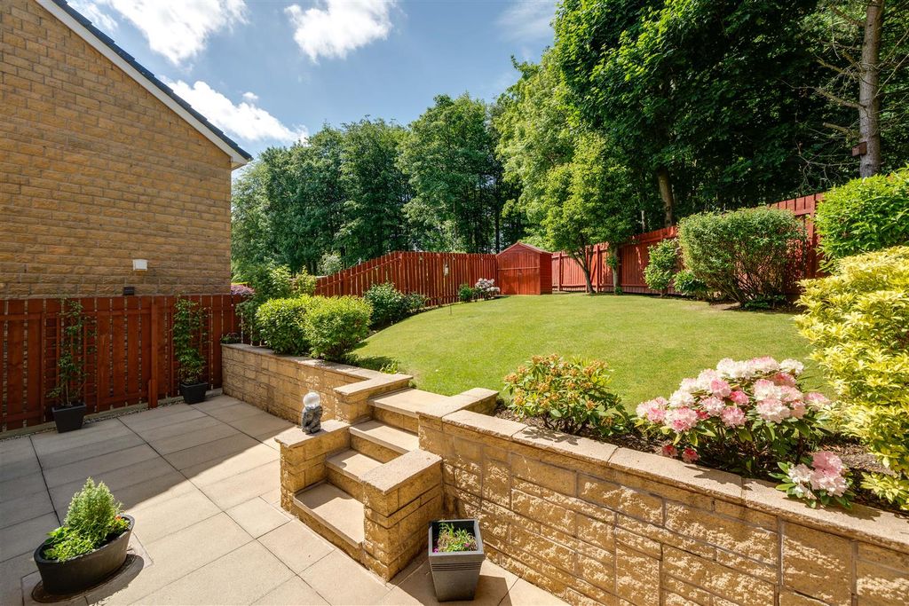 Property photo 2 of 34 19 Sunningdale Croft-23.Jpg