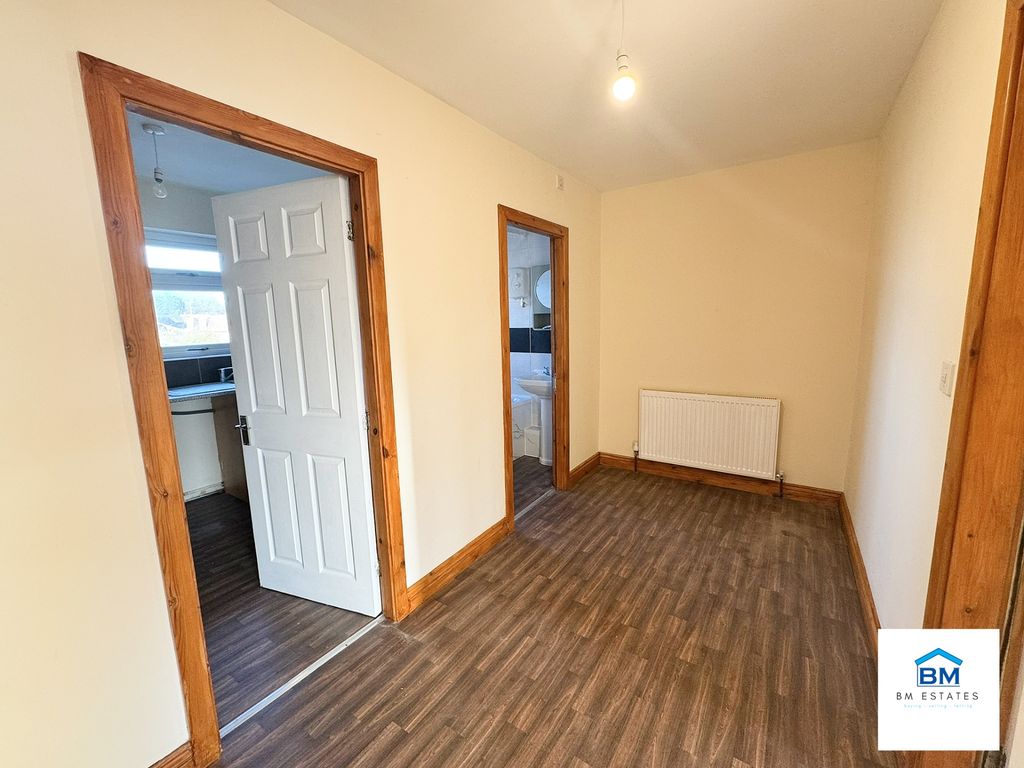 Property photo 1 of 6 Entrance Hall