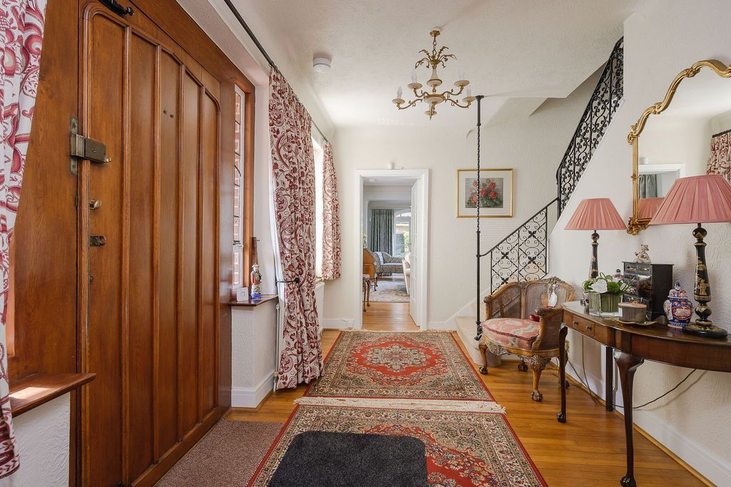 Property photo 2 of 10