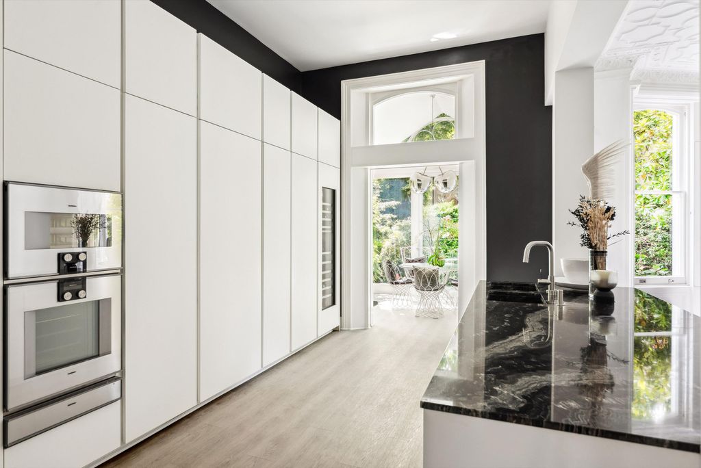 Property photo 3 of 18 Image