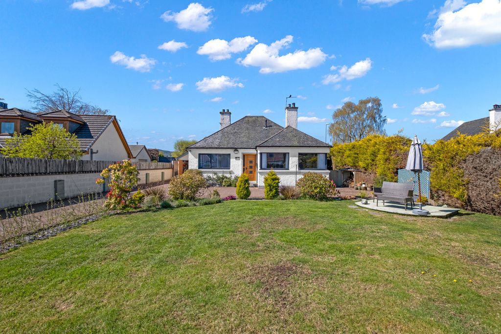 Property photo 2 of 20