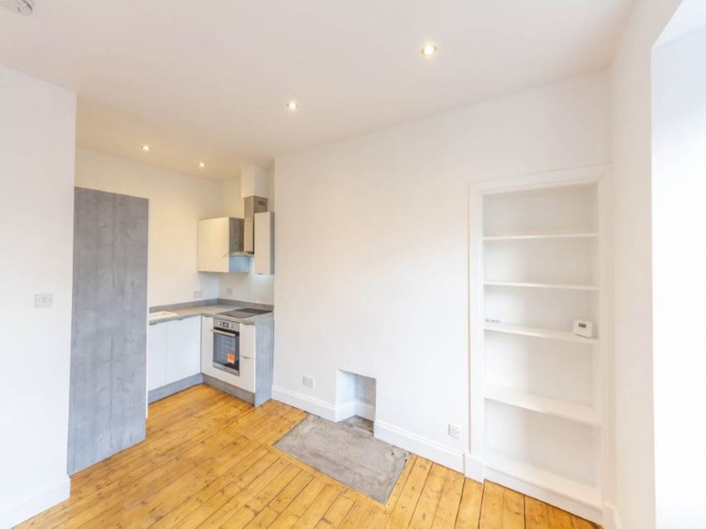 Property photo 2 of 6 Lounge 2