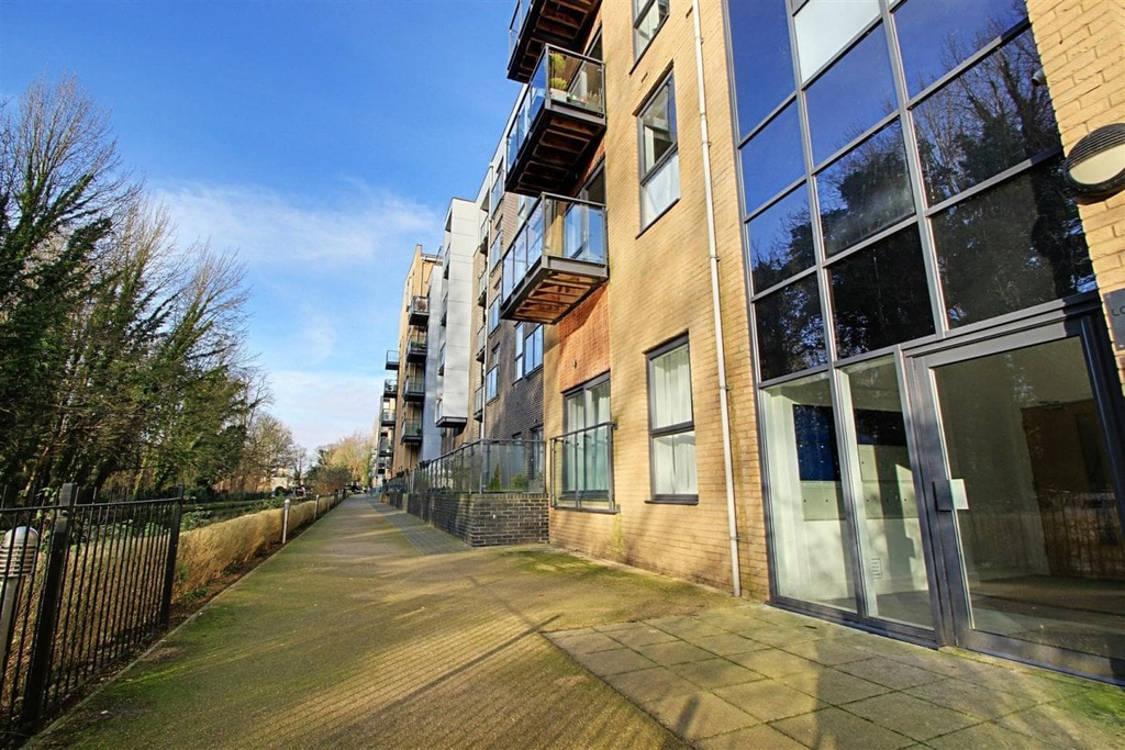 Property photo 1 of 8