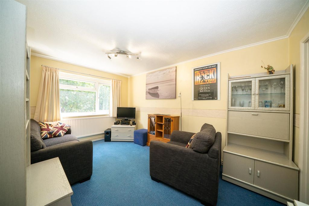 Property photo 3 of 10 39-Waveny-6.Jpg
