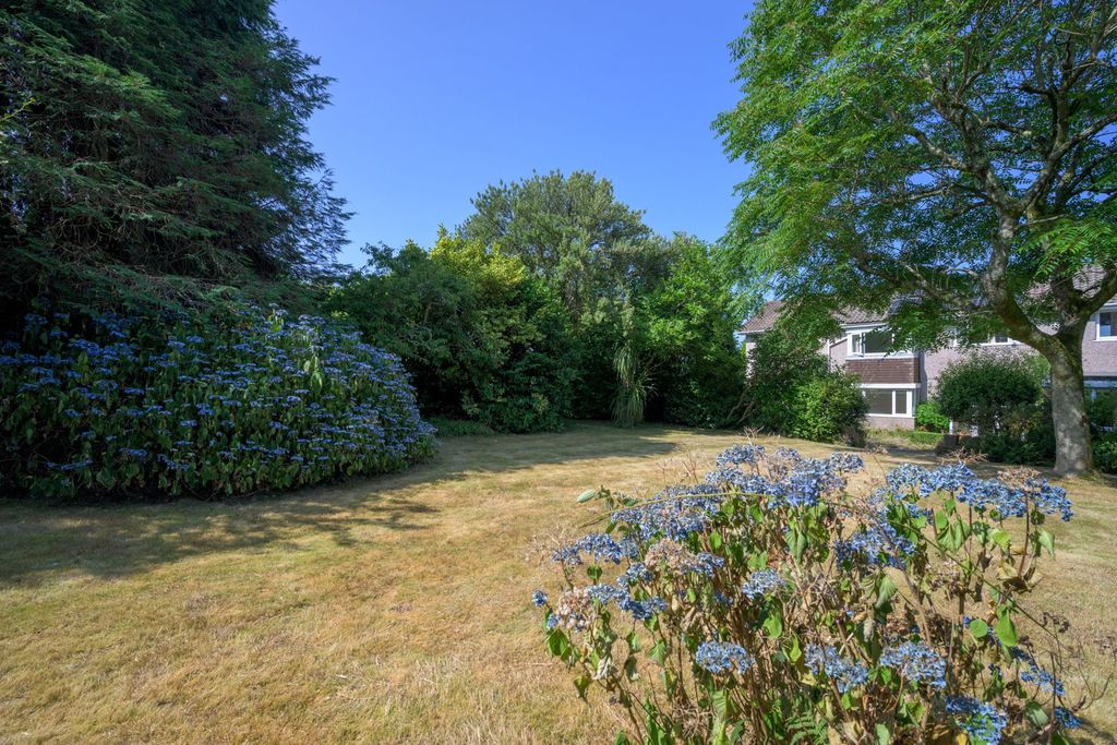 Property photo 2 of 40