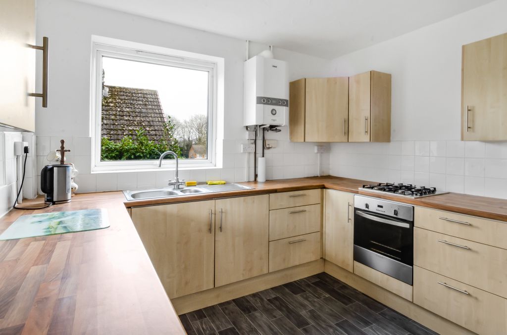Property photo 3 of 22 Advert-14
