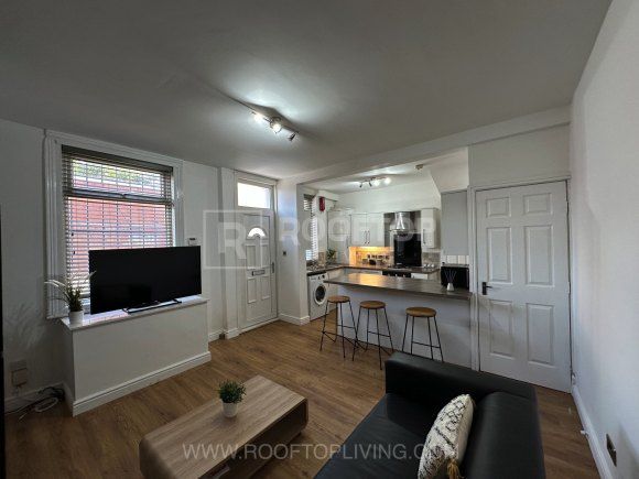 Property photo 2 of 19 8046131.Jpg