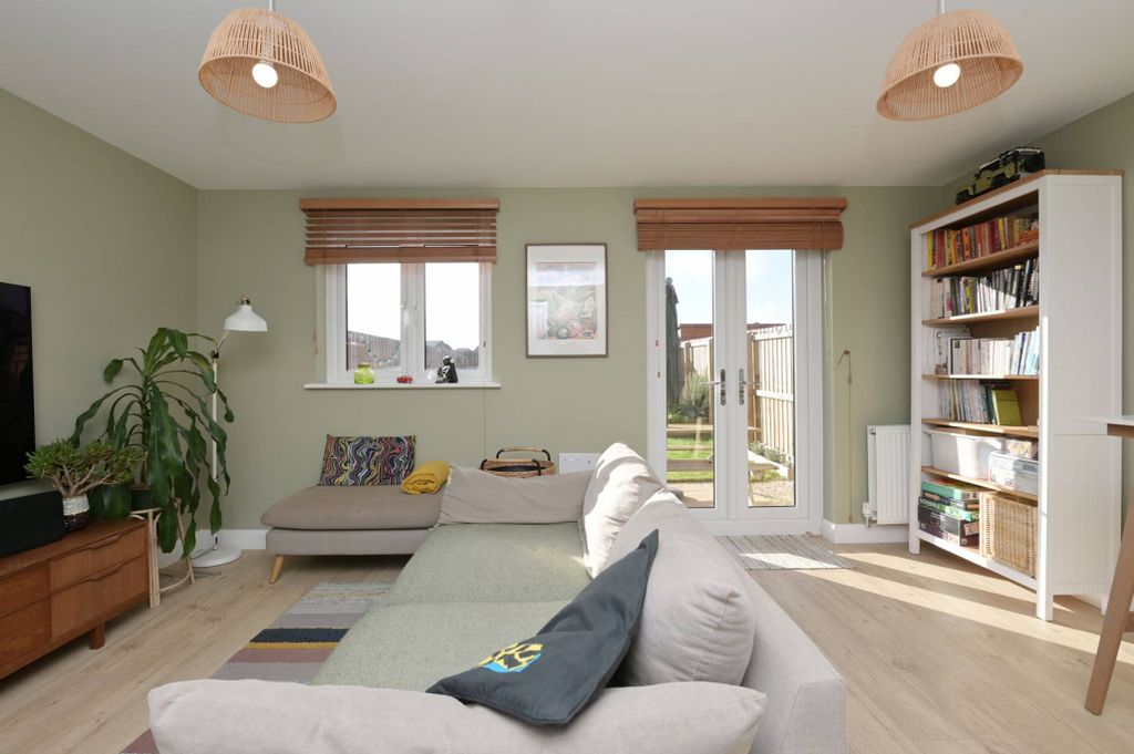 Property photo 2 of 27