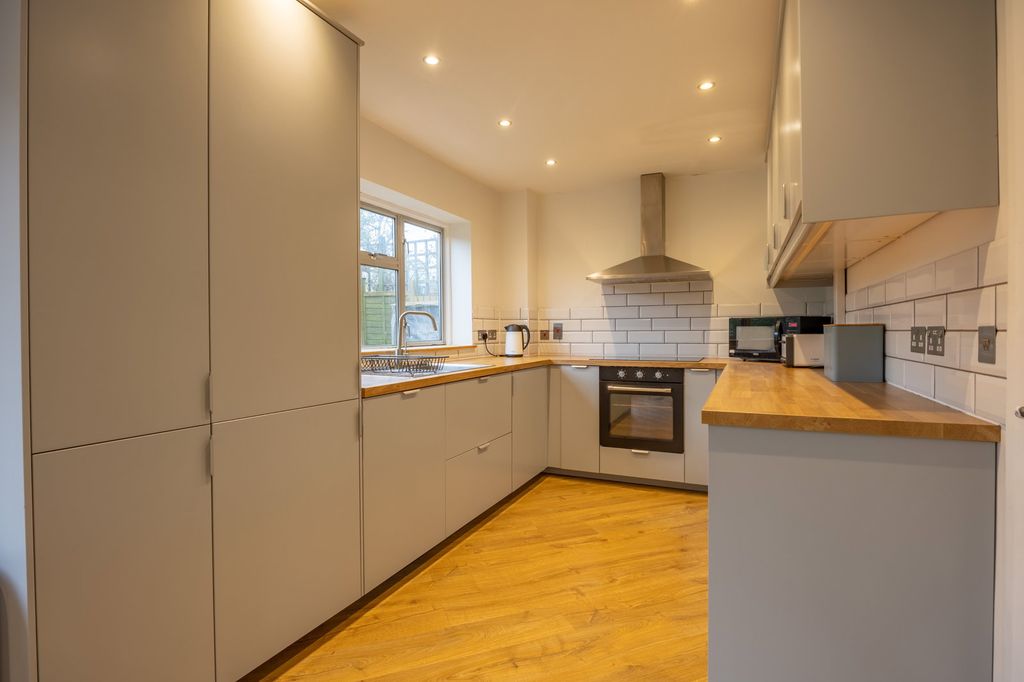 Property photo 2 of 35