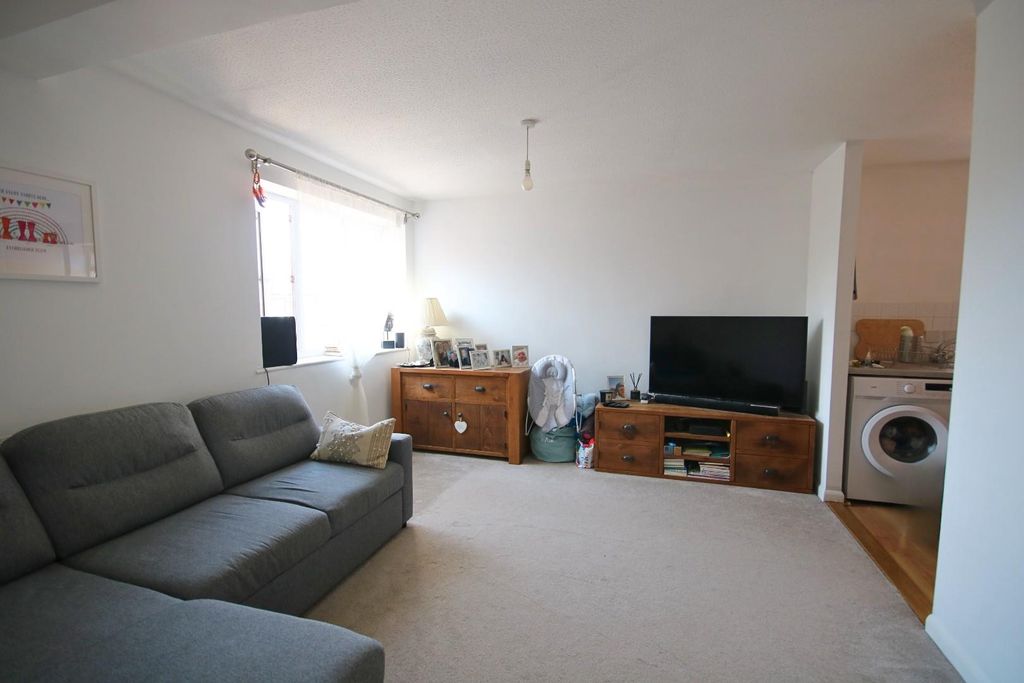 Property photo 2 of 10 liv2 (5).Jpg