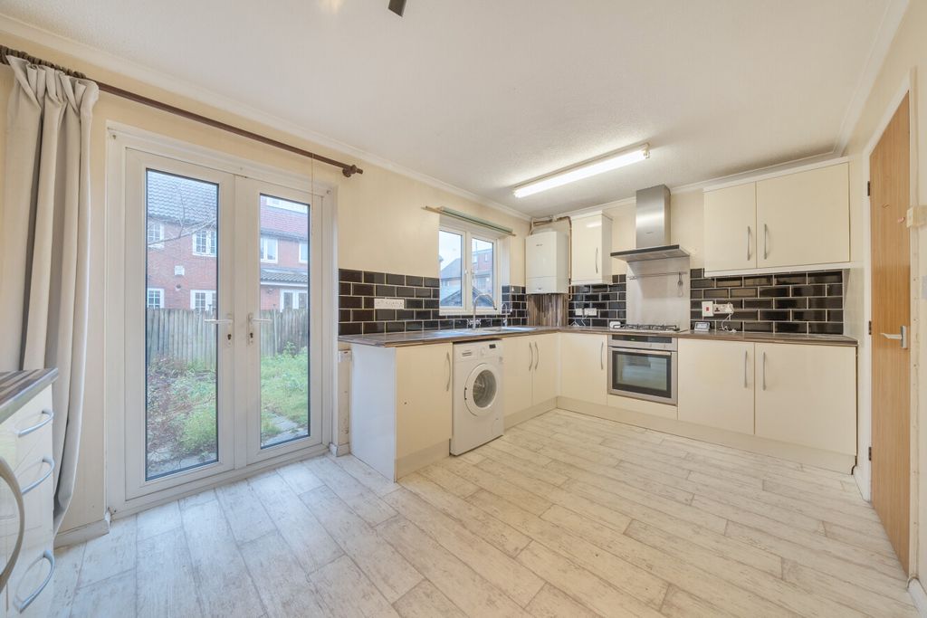 Property photo 2 of 16 1396425-19-69611E...