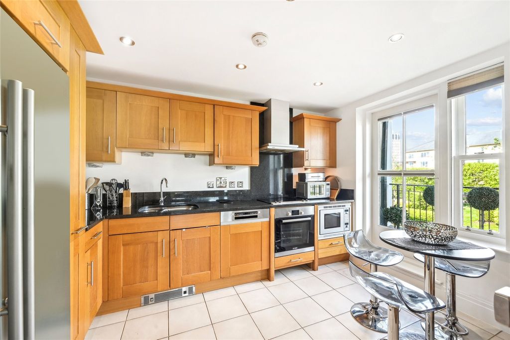 Property photo 3 of 12 Kitchen