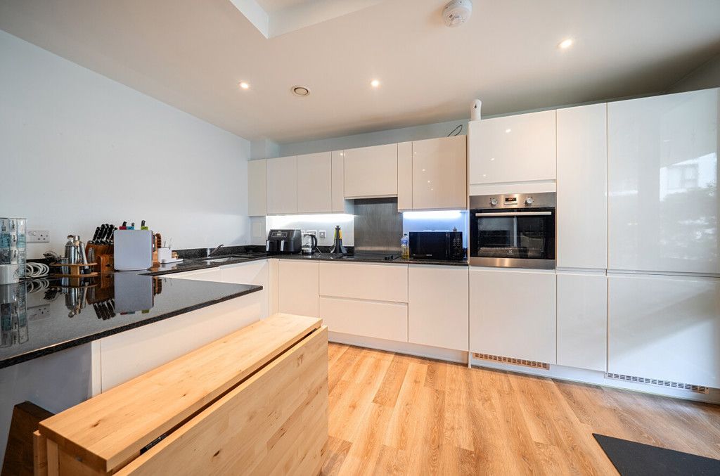 Property photo 2 of 12 1468683-10-6A2009...
