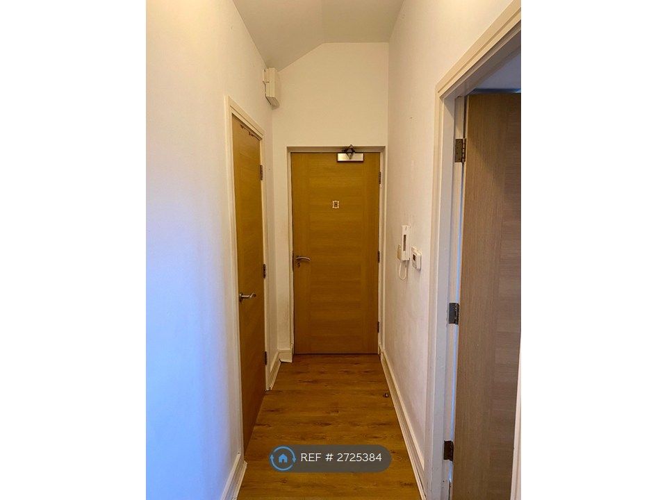 Property photo 3 of 14 Entrance