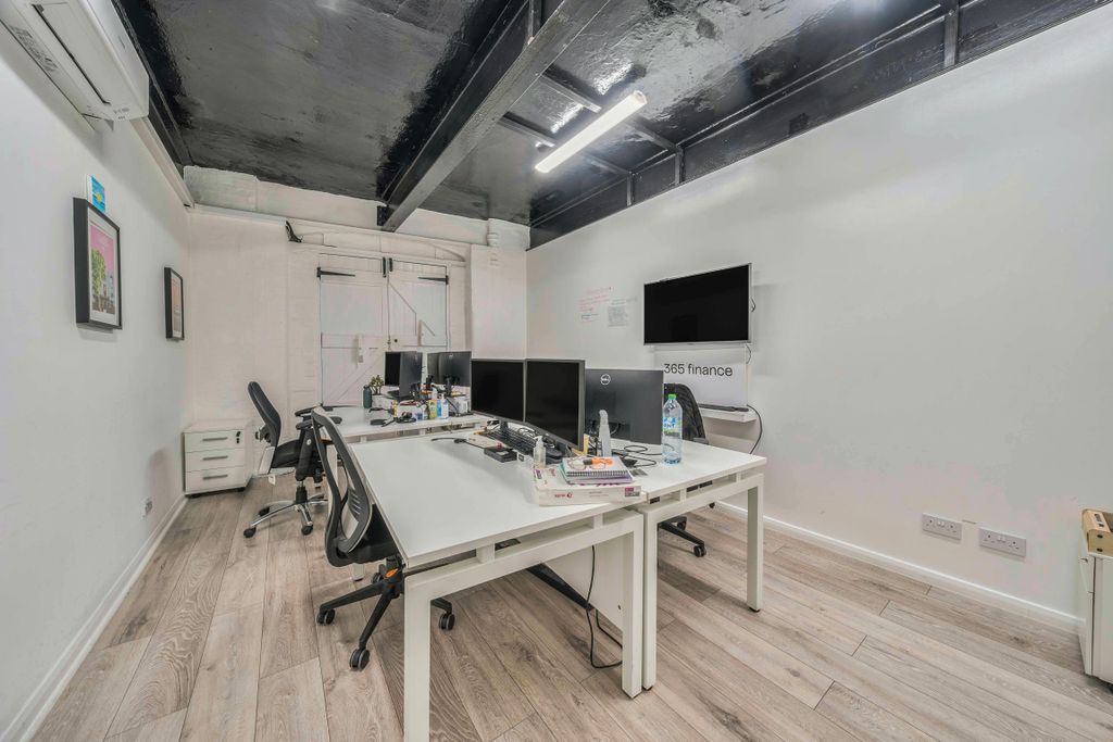 Property photo 3 of 6 1342648668A5E2B526B1E.Jpg