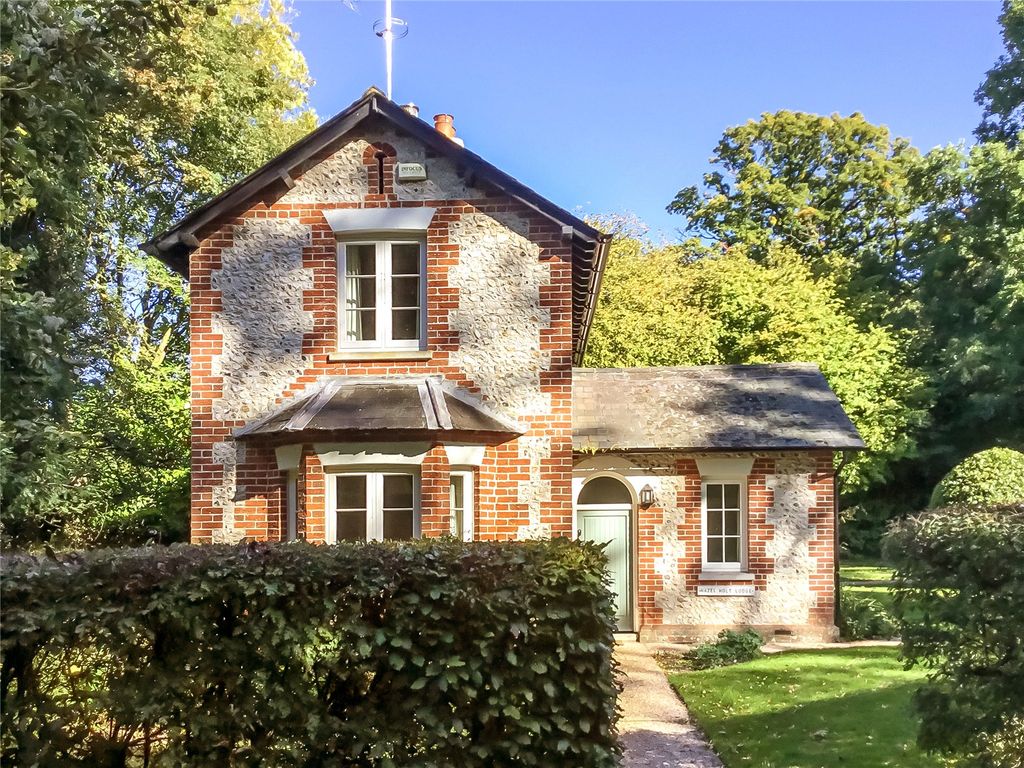 Property photo 1 of 7 Front Aspect