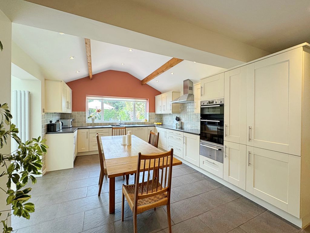 Property photo 2 of 27