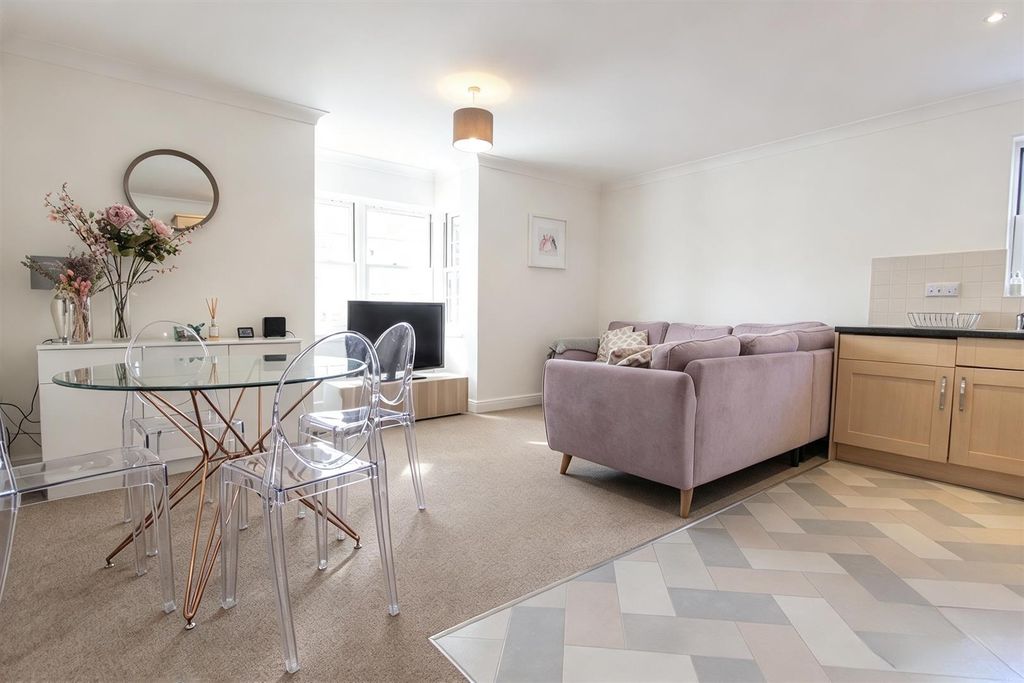 Property photo 1 of 13 44C0A52A-0898-4Fe5-B858-C97C1199543F.Png