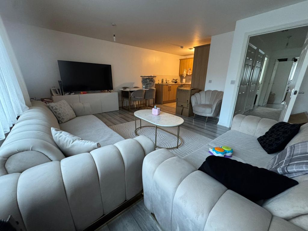 Property photo 2 of 6