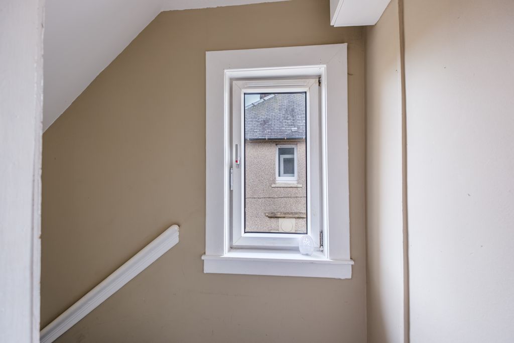 Property photo 2 of 27