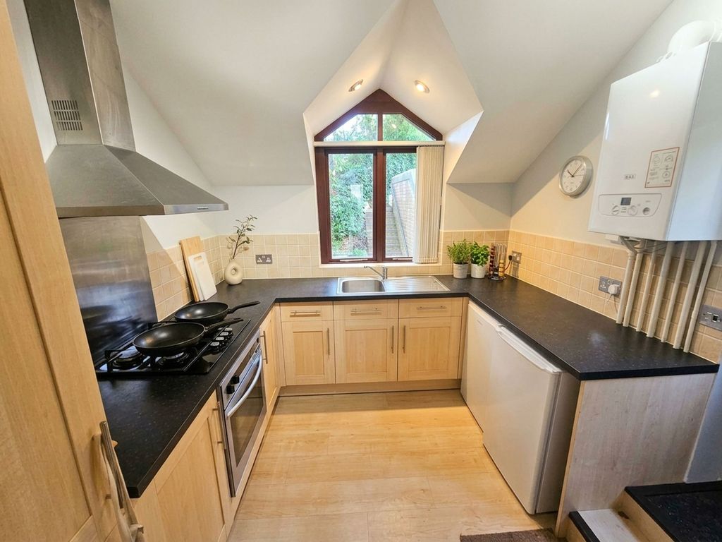 Property photo 3 of 6 Kitchen