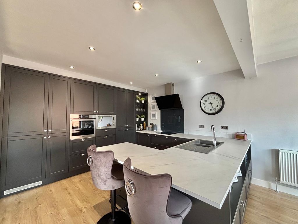 Property photo 3 of 17 Dining Kitchen