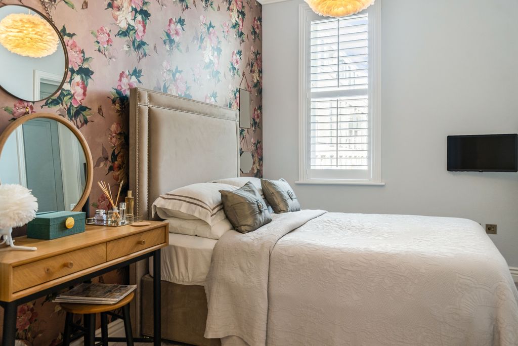 Property photo 3 of 24