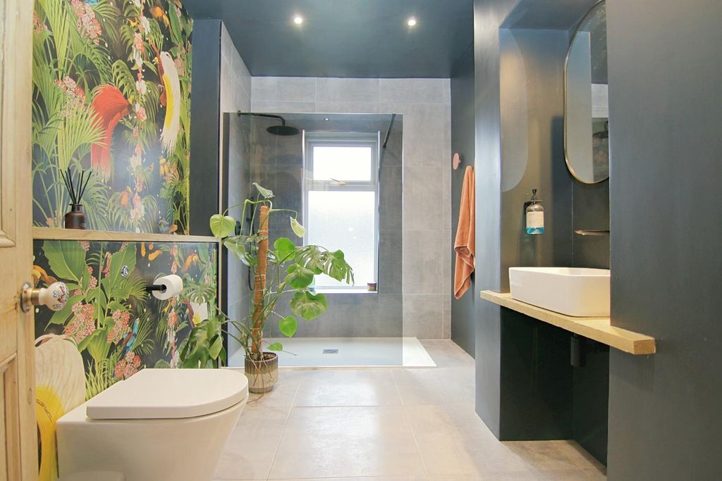 Property photo 3 of 26 Bathroom