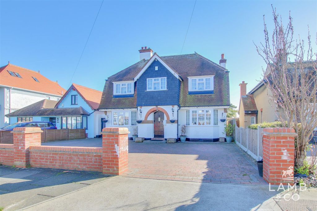 Property photo 2 of 35