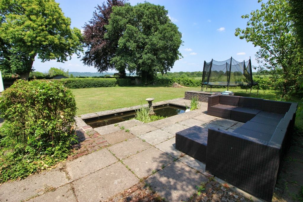 Property photo 2 of 32 Garden