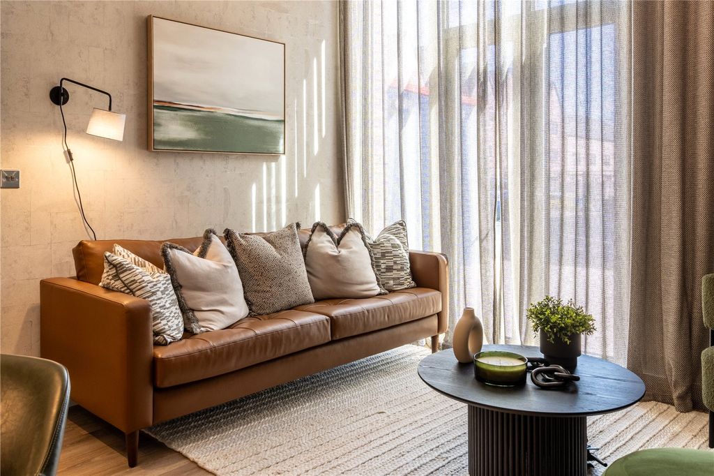 Property photo 3 of 12 Living