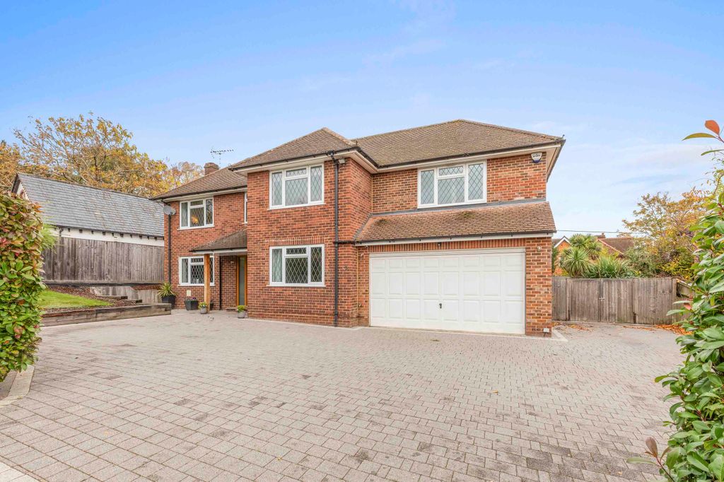 Property photo 1 of 30 8 Spinfield Lane West, Sl7 2Db (Low Res)-24