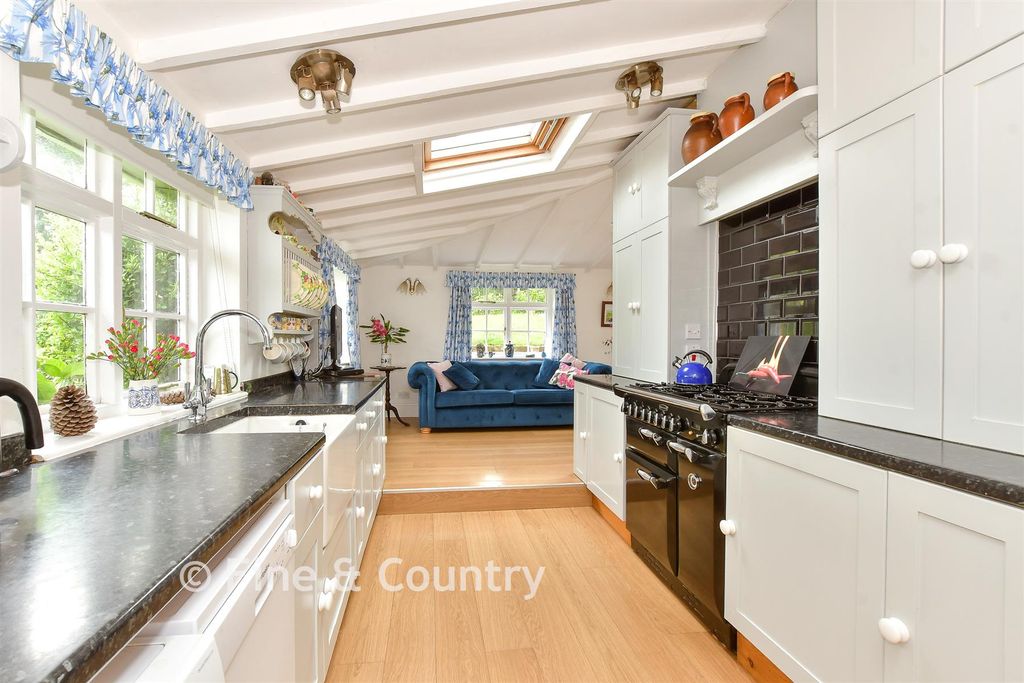 Property photo 3 of 15 Kitchen