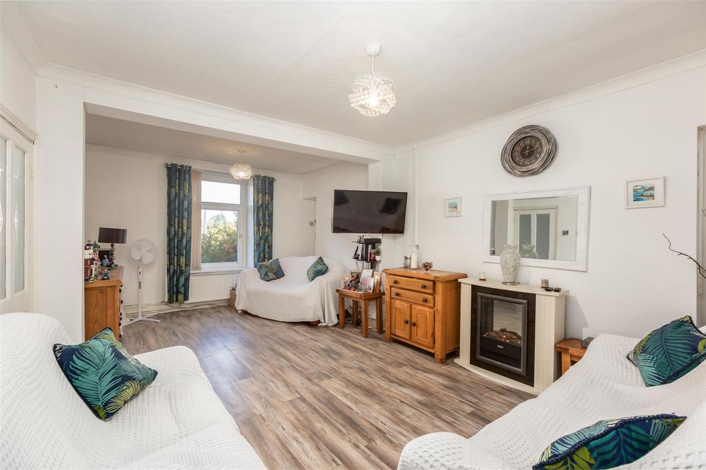 Property photo 2 of 36